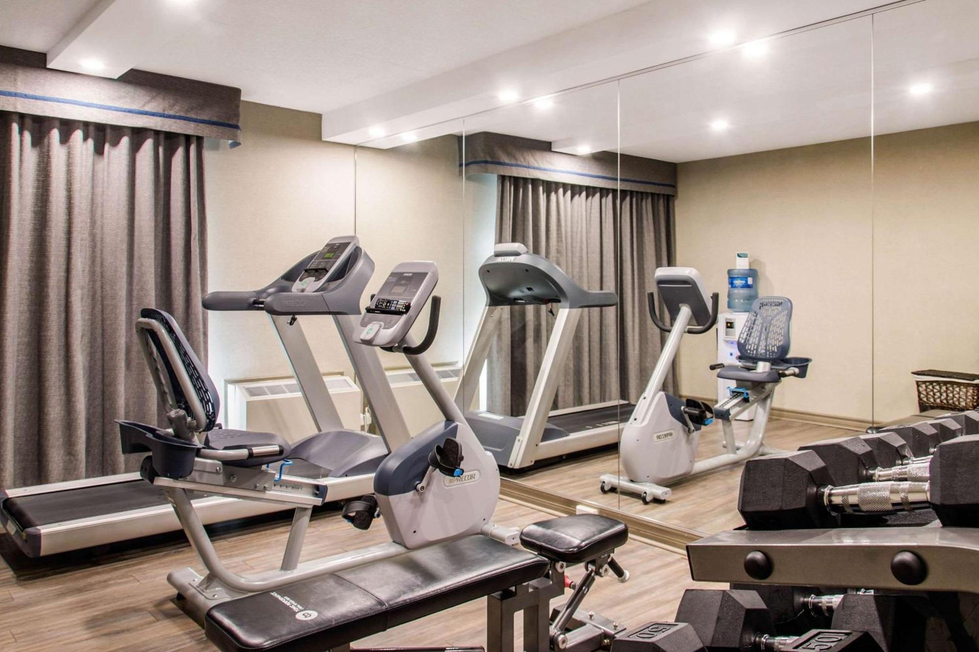 Comfort Inn Montreal Aeroport Pointe-Claire Luaran gambar