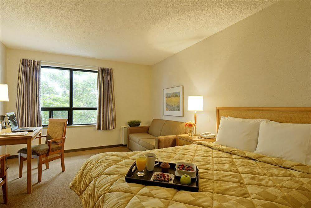 Comfort Inn Montreal Aeroport Pointe-Claire Luaran gambar